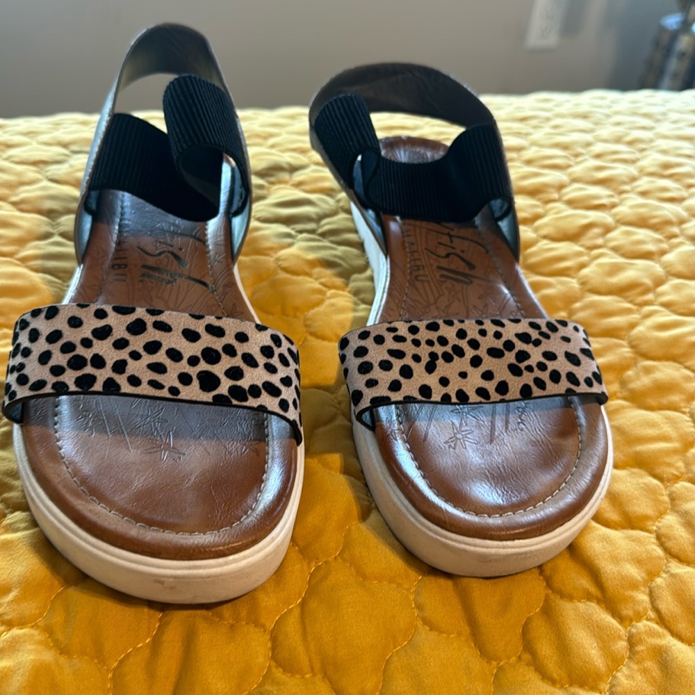 Women’s blowfish sandals